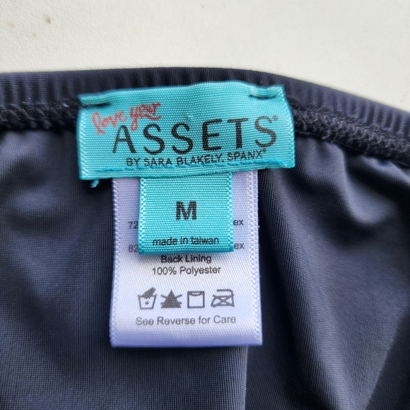 LOVE YOUR ASSETS SARA BLAKELY Spanx Women's Unlined Skirt Black Nylon Sz M - Picture 4 of 6